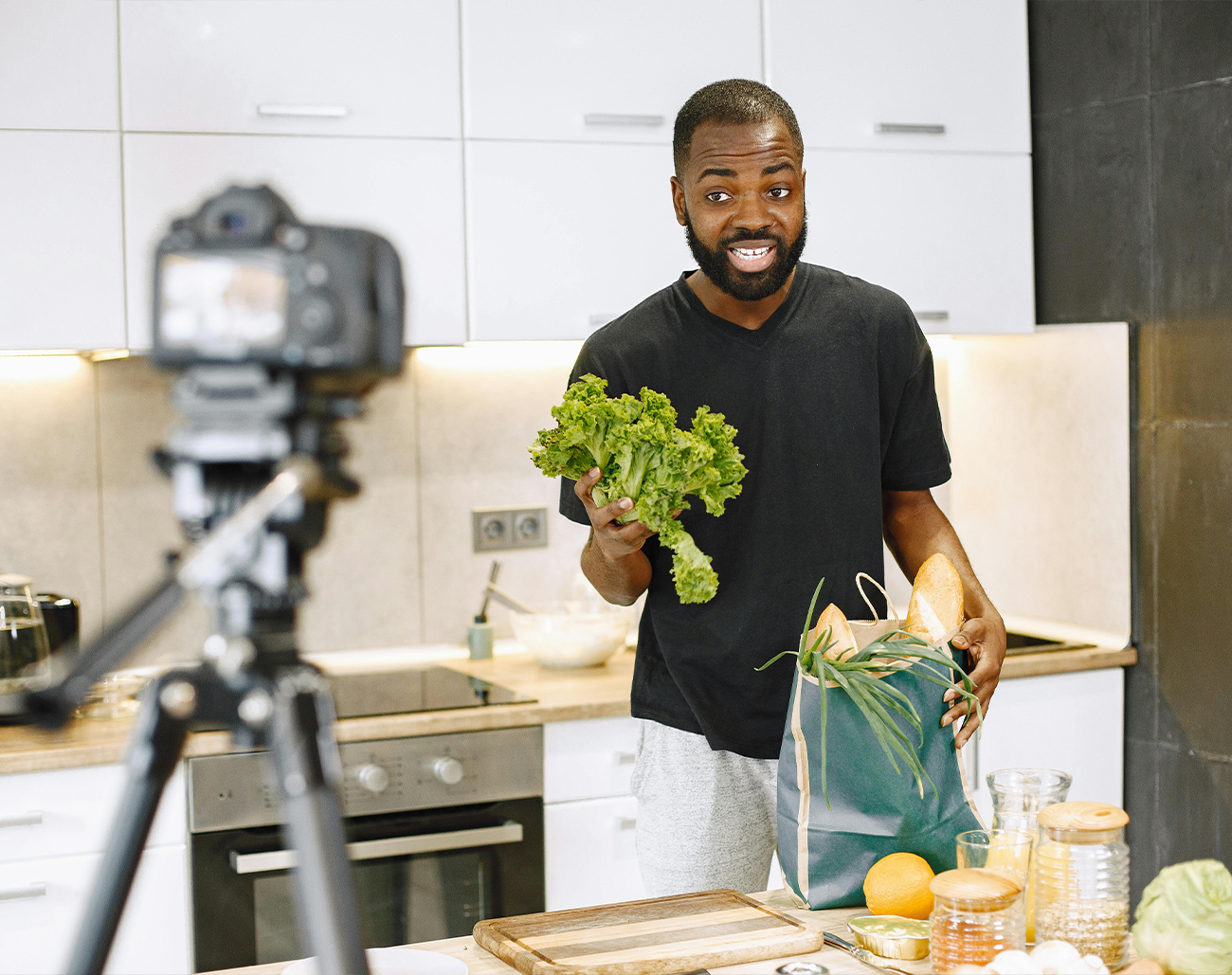 Video Düzenleme İçin En İyi Ücretsiz ve Ücretli Programlar. Günümüz dijital dünyasında video içeriği üretmek kadar düzenlemek de büyük önem taşır.