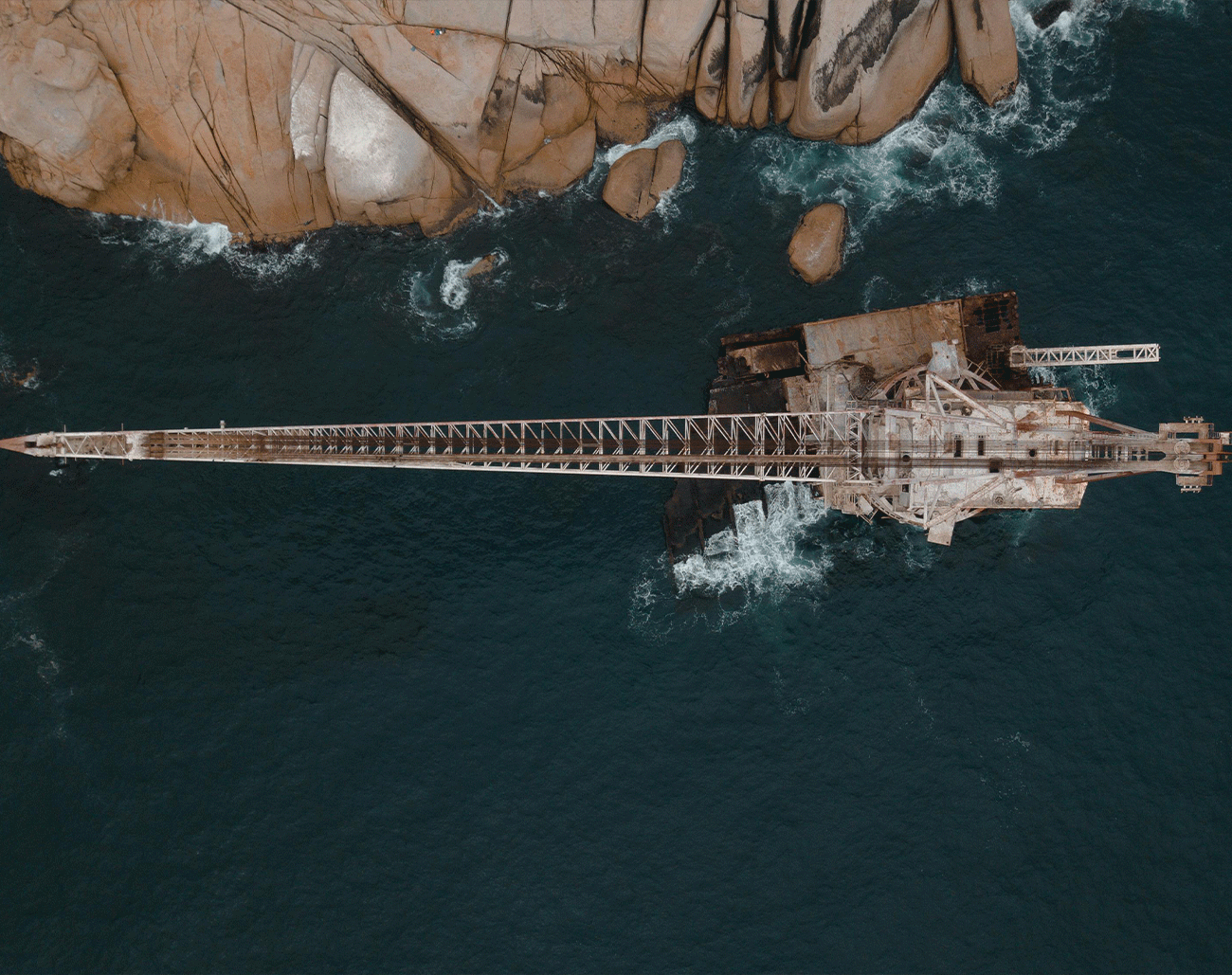 Antalya’da Film Gibi Fotoğraflar. Etkileyici doğal manzaraları, tarihi yapıları ve Akdeniz’in eşsiz ışığıyla film sahnesinden fırlamış gibi fotoğraflar çekmek isteyenler için mükemmel bir şehir.