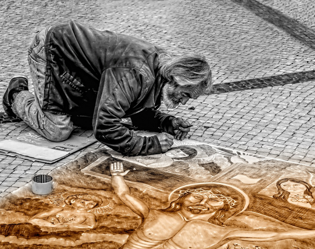 Fotografcilik-Tutkudan-Sanata-Uzanan-Yolculuk-1024x811 Kırık Camlar ve Yansımalar: Antalya'ya Sürrealist Bir Bakış