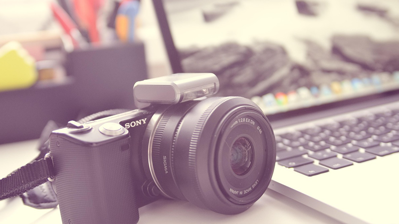 En-Iyi-Fotograf-Makinesi-Secenekleri-3-sony-fotograf-makinesi En İyi Fotoğraf Makinesi Seçenekleri – Şaşırtıcı Özellikler ve Karşılaştırmalar