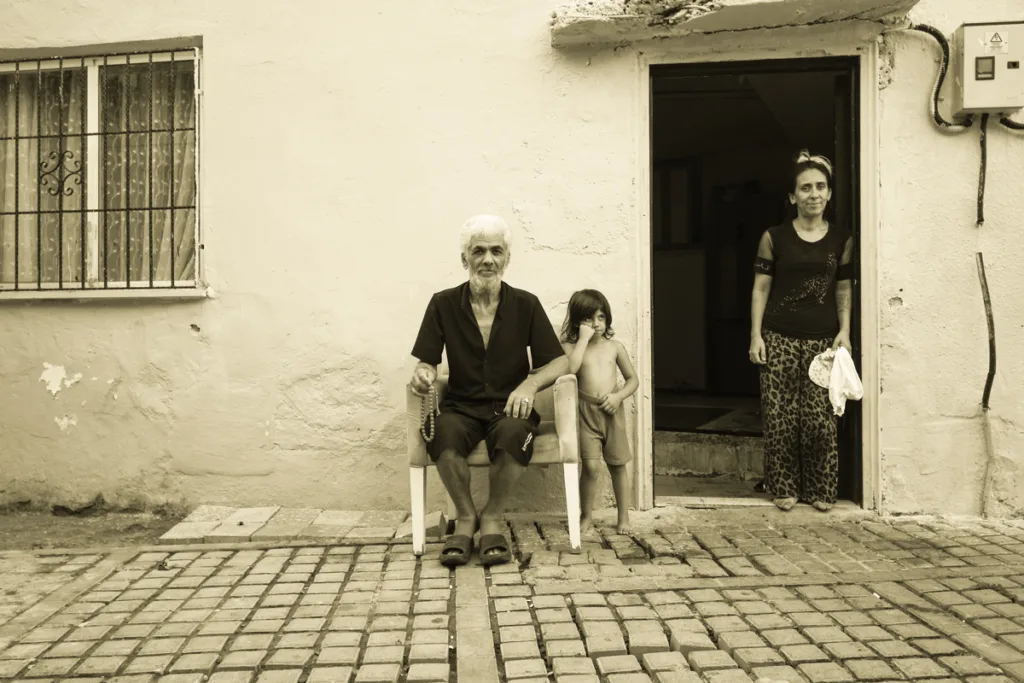 esikteki-hayatlar-bayram-gumus-fotograf-1024x683 Eşikteki Hayatlar - Bir Fotoğraf Hikayesi